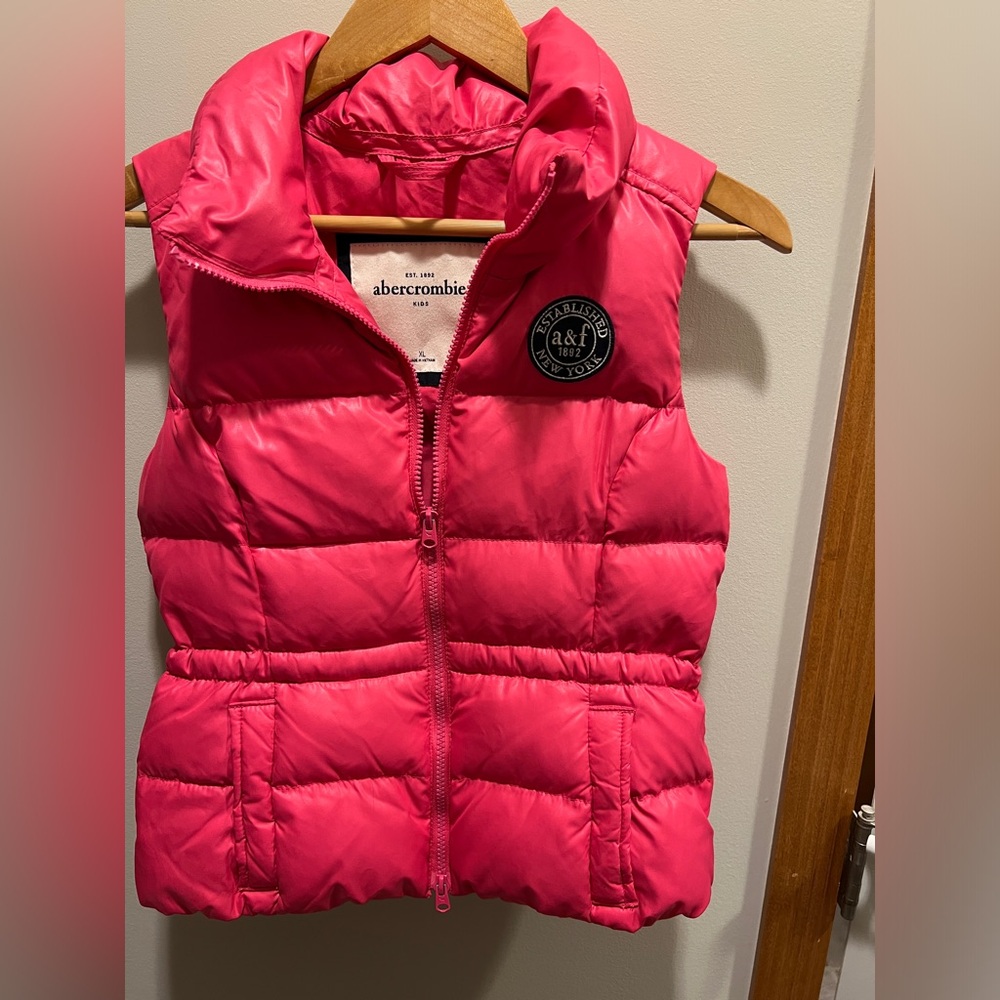Adorable! Girls Abercrombie xl down puffer vest. Pink